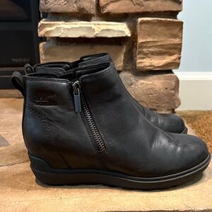 Women's Sorel Size 7.5 Black Ankle Leather Boots
